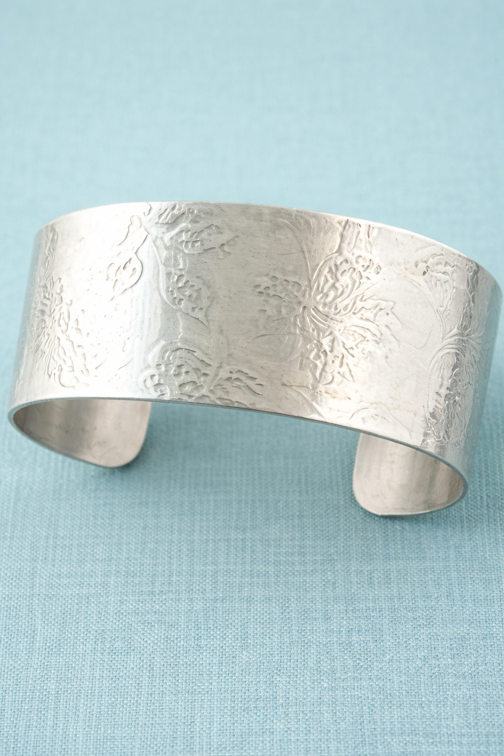 Sculpted Light Cuff